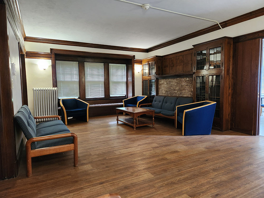 Esbjorn living room