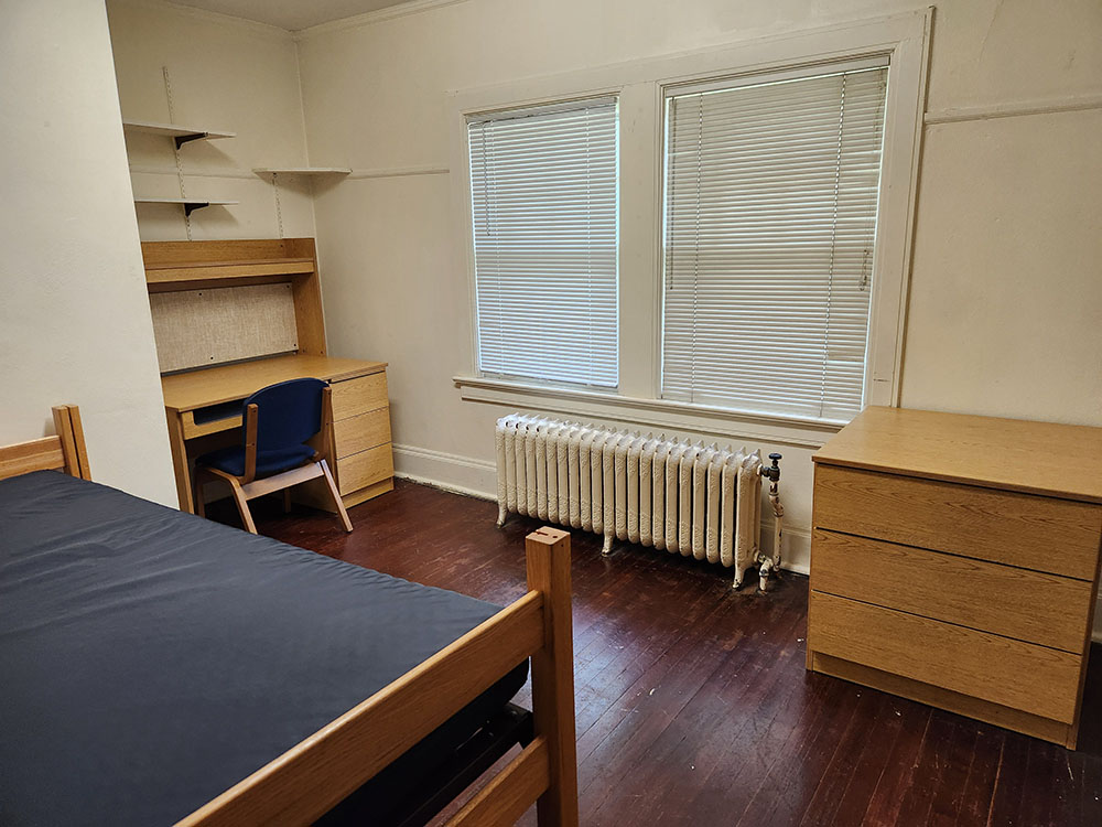 Esbjorn bedroom