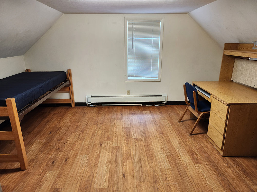 Esbjorn bedroom