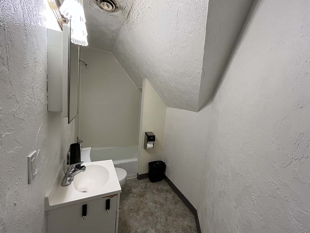 Forseti bathroom, second floor