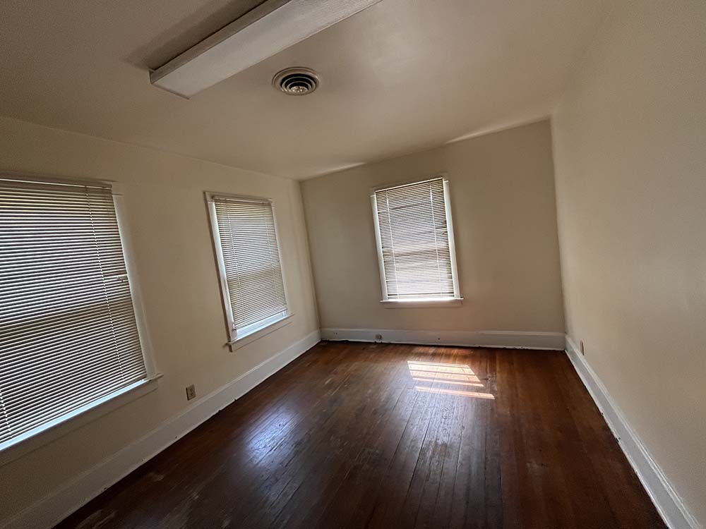 Gustav B living room
