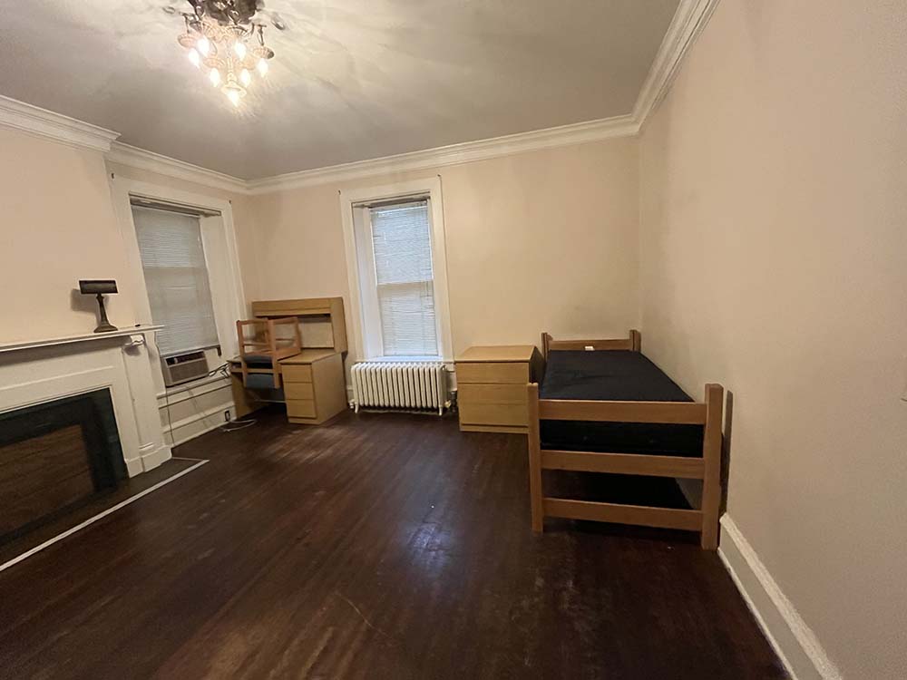 House on the Hill, apartment 1 bedroom and living room