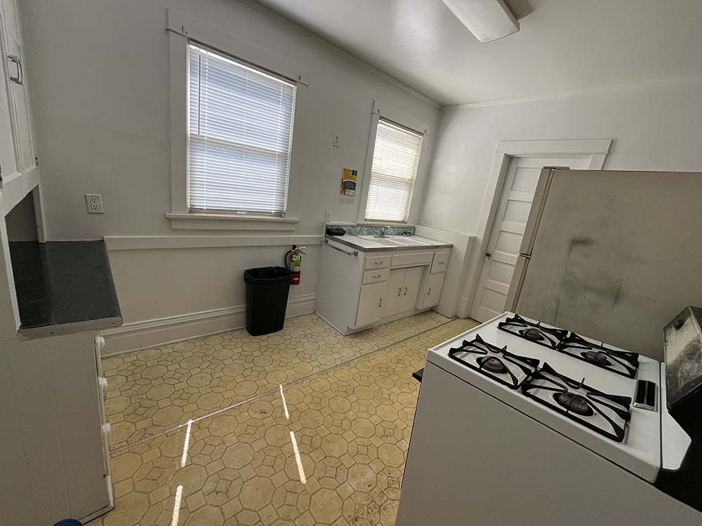 Loki B, kitchen