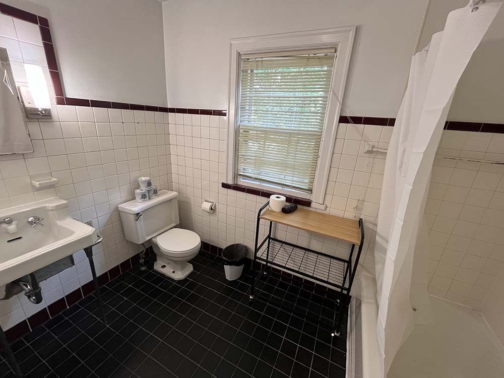 Oden upstairs bathroom