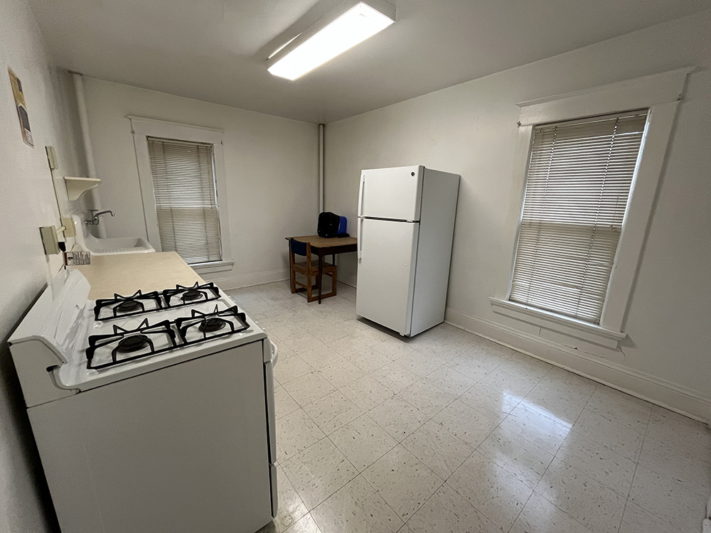 Roslin B kitchen