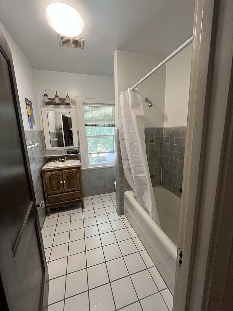 Tredway bathroom