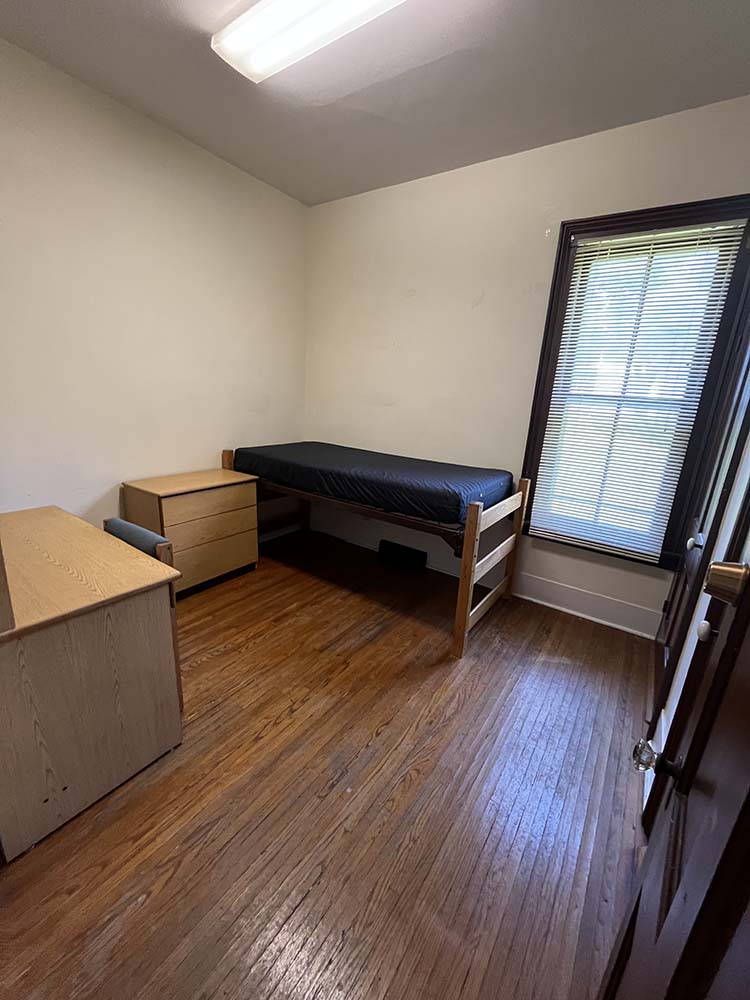 Zorn bedroom 2