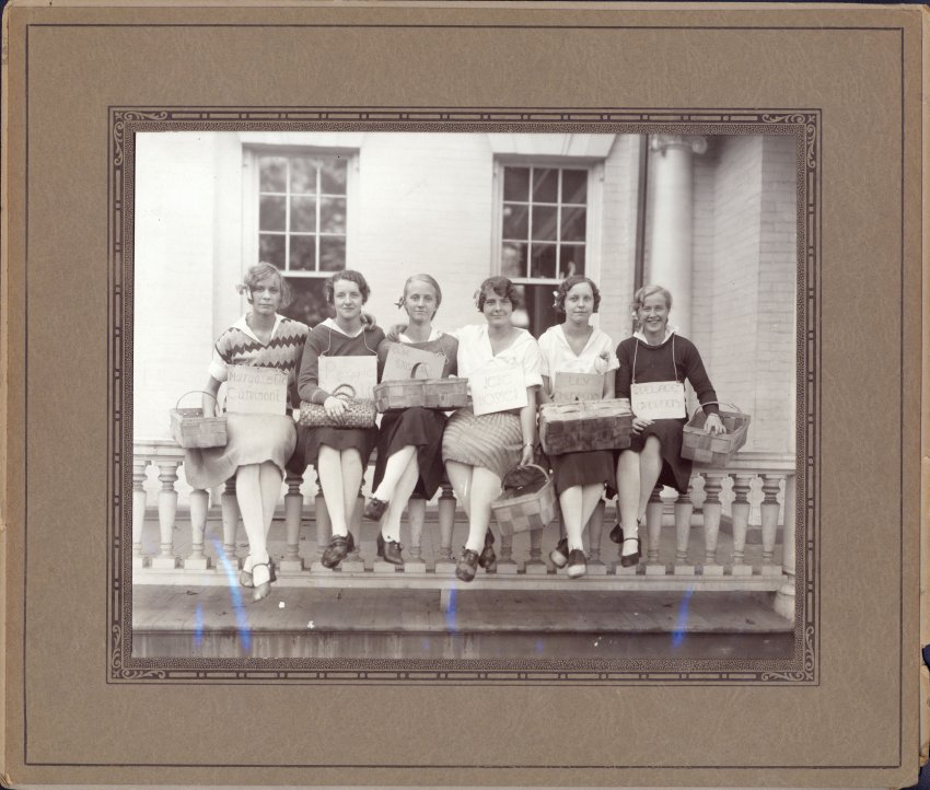 Group photograph of 6 freshman sorority sisters of Upsala College, 1930. From the Upsala College (East Orange, N.J.) records, Swenson Swedish Immigration Research Center. 