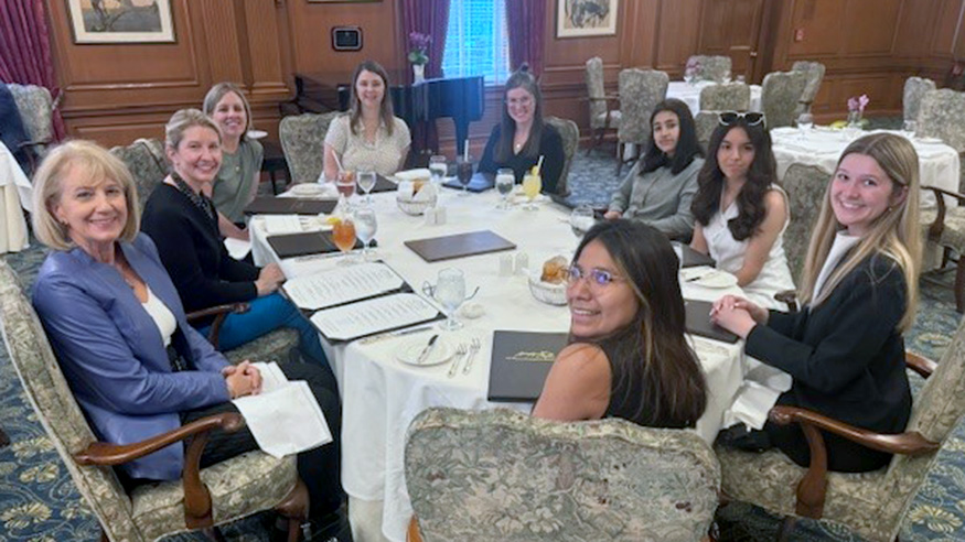 Alumni and students in D.C.