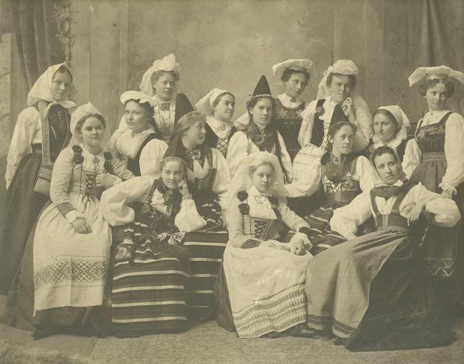 Lydia Olsson in the chorus