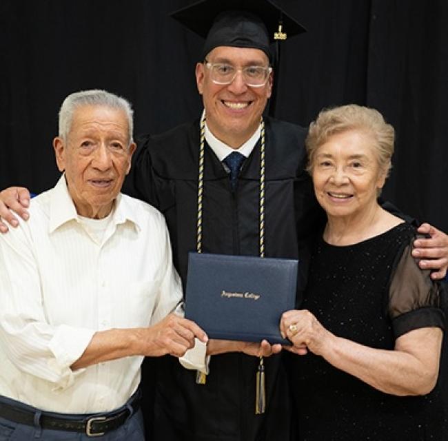 Grad with two relatives