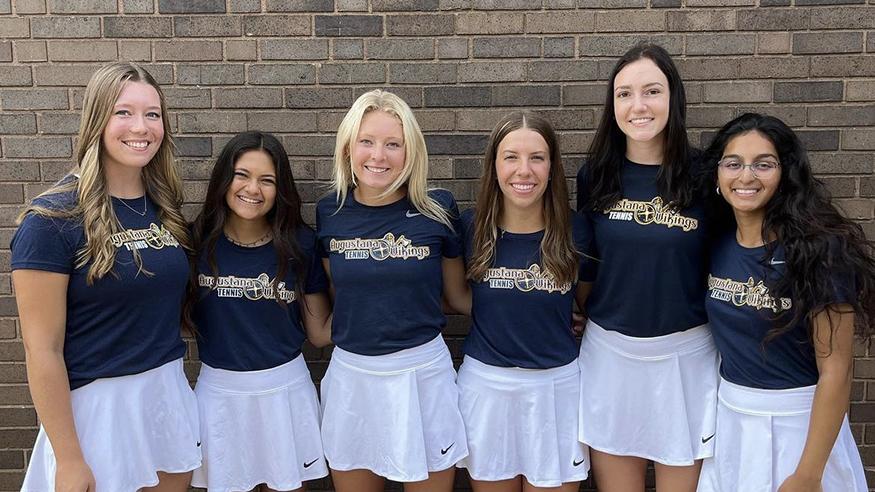 Maitreyi Shrikhande with her tennis teammates